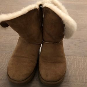 Short Ugg Boots with Button